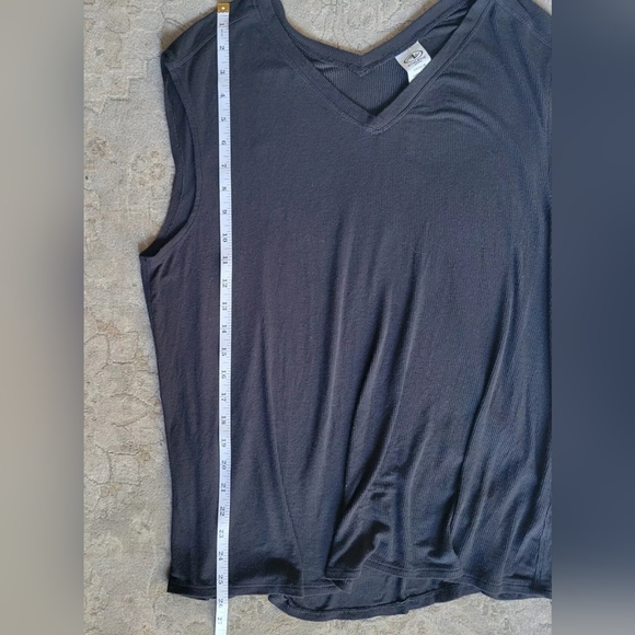 Athletic Works Sleeveless Top SOFT & Stretchy  Large V-neck - Picture 7 of 15